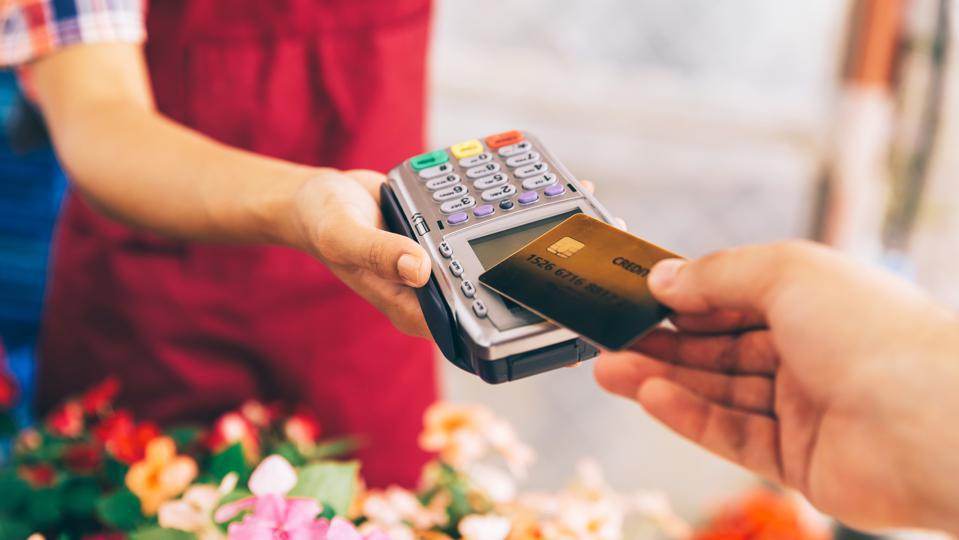 The Benefits Of Mobile Credit Card Processing In The New Year (2023)